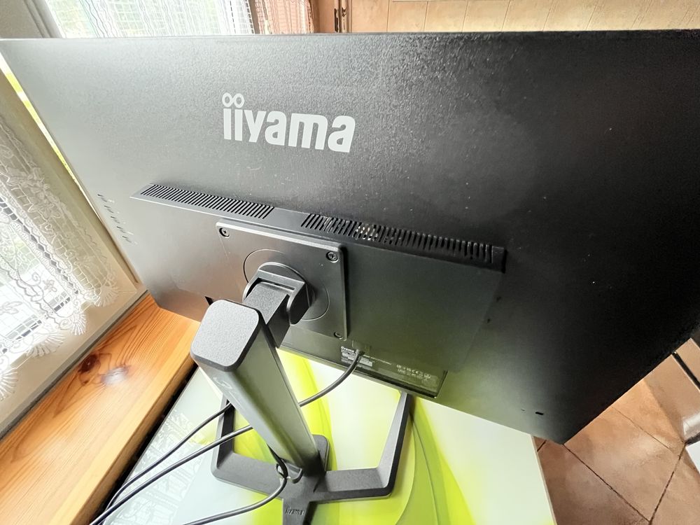 Komputer stacjonarny z monitorem i5 32 GB RAM SSD 1 TB Win11