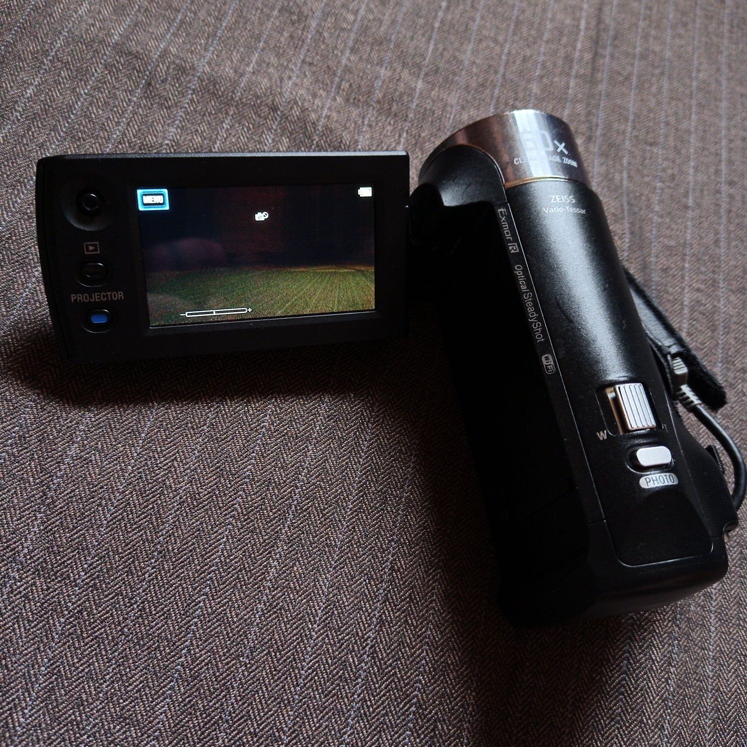 відеокамера з вбудованим проектором Sony HDR-PJ410