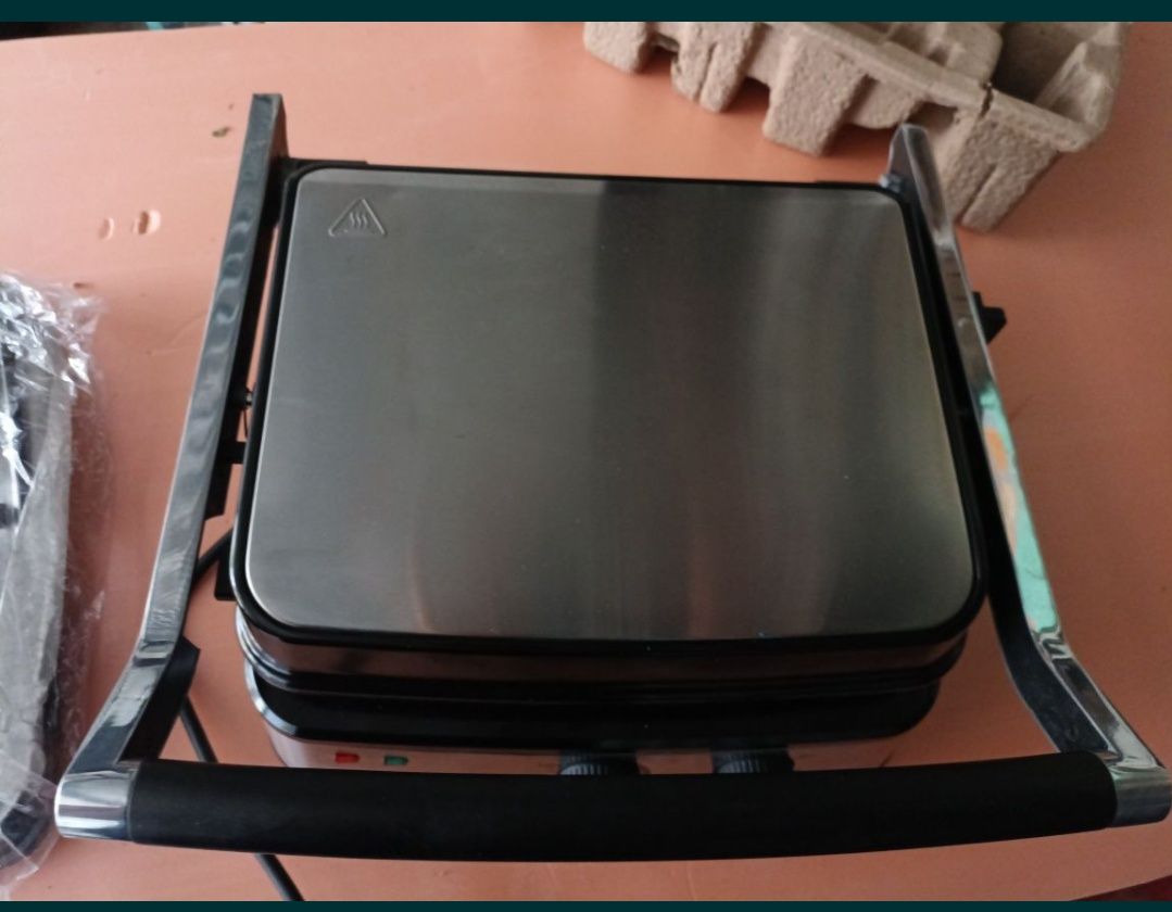 Nowy Hoffen 2w1 Grill i gofrownica z wymiennymi płytkami 2000W
