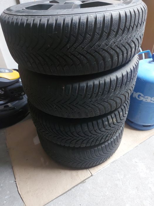 Felgi 5x114,3 z oponami zimowymi Hankook Winter i*cept RS2 195/60R15