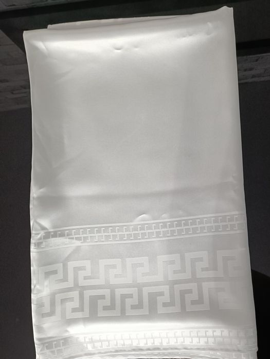 Obrusy biały i czerwony