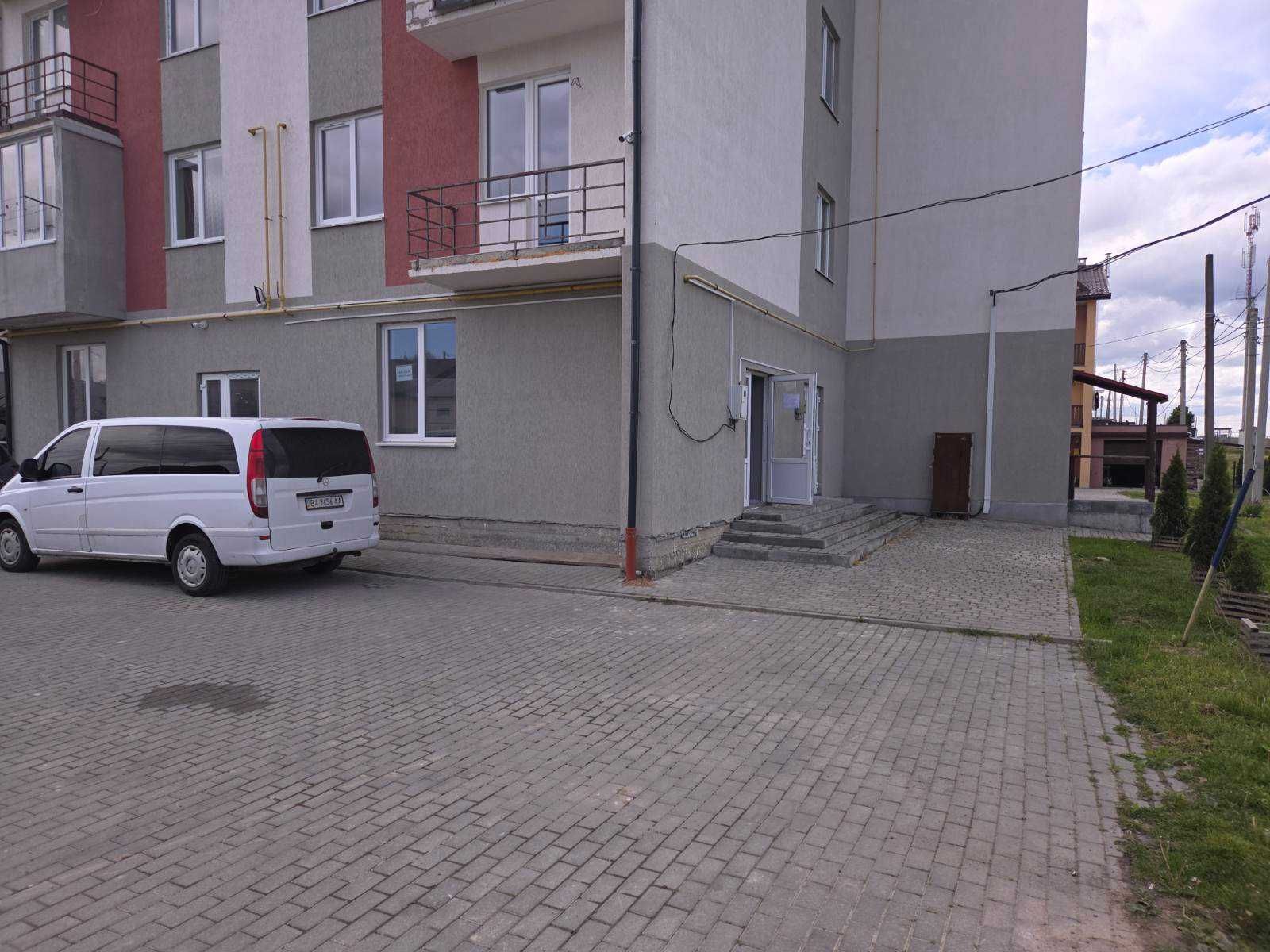 приміщення під бізнес, с. Ременів