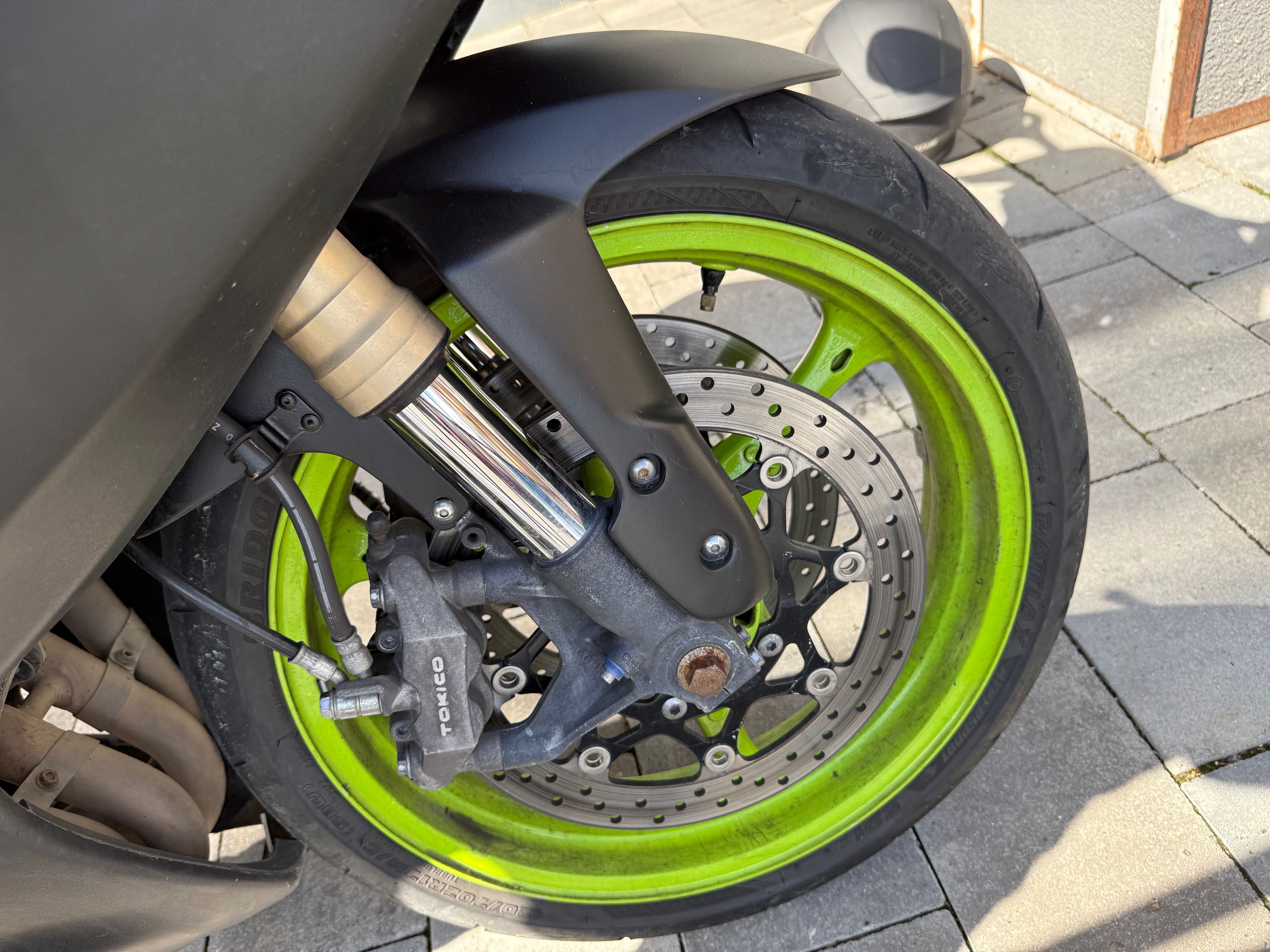 Suzuki gxr 600 2007 р на повному боєвому ходу