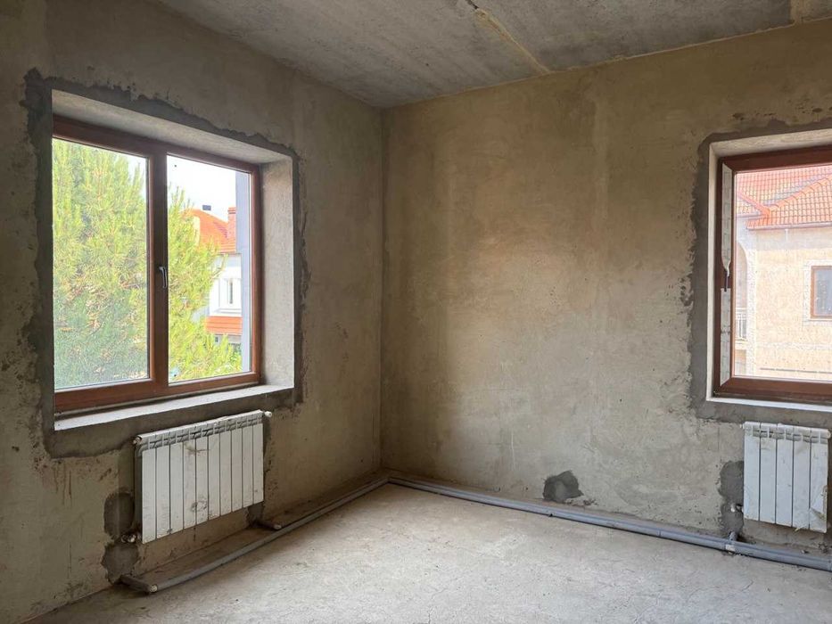 Просторий цегляний будинок біля моря | 402 м² | Готовий до оздоблення