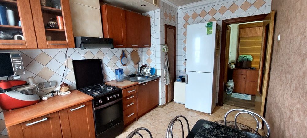 Продам 3-х кімнатну квартиру в центрі міста Лозова