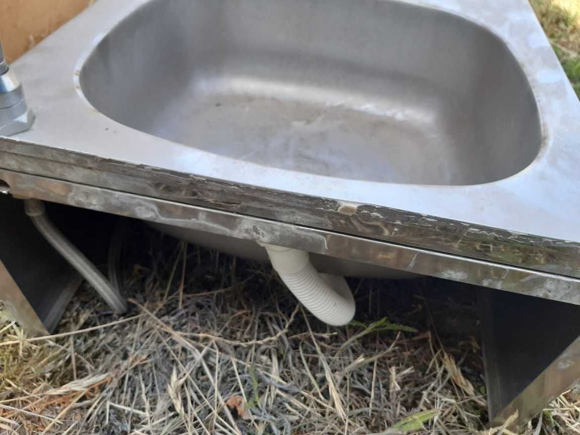 Stalowa nierdzewna umywalka z regulacją i baterią używana