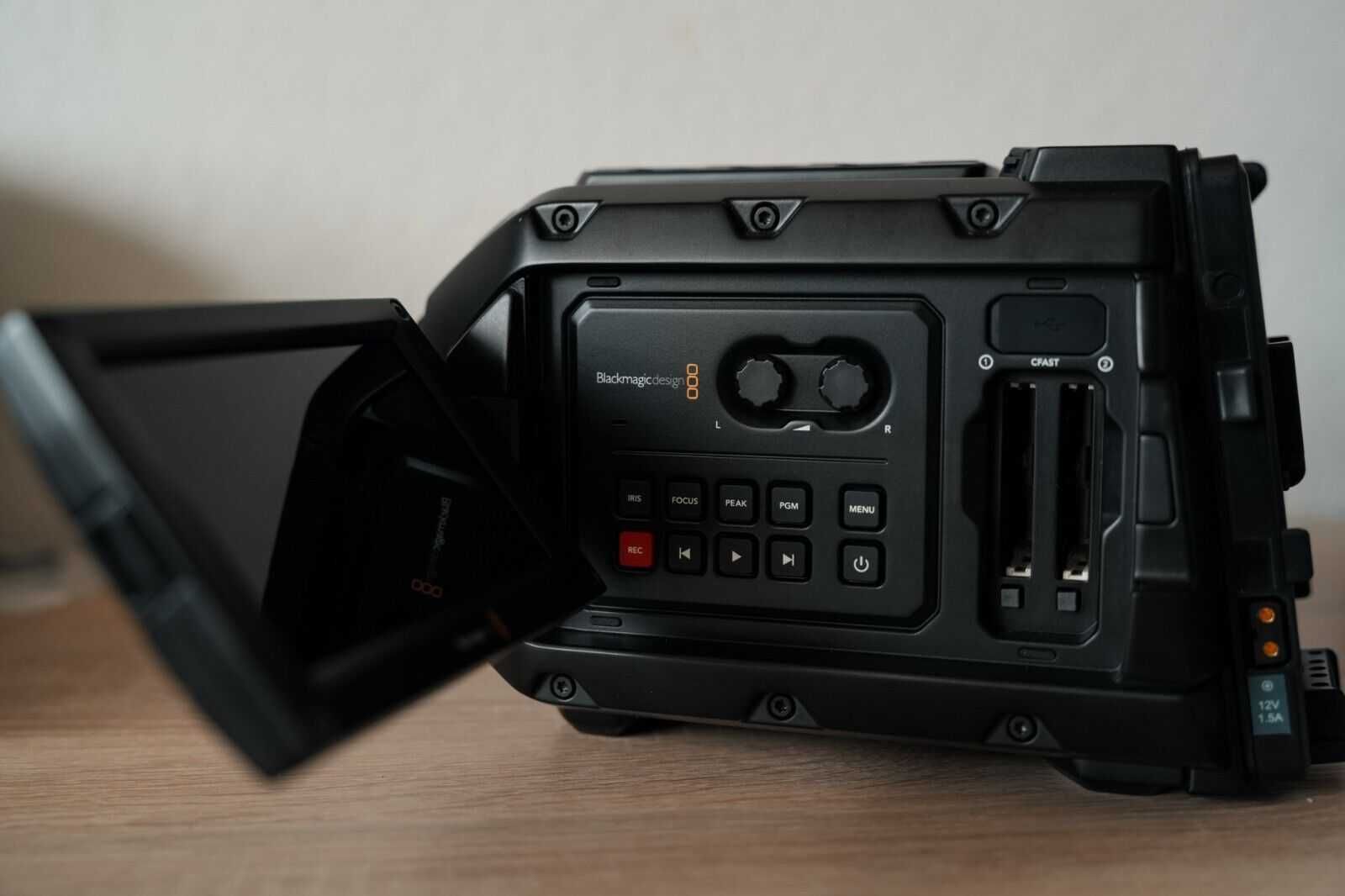 Blackmagic Ursa Mini 4.6K EF –BODY JAK NOWA w doskonałym stanie