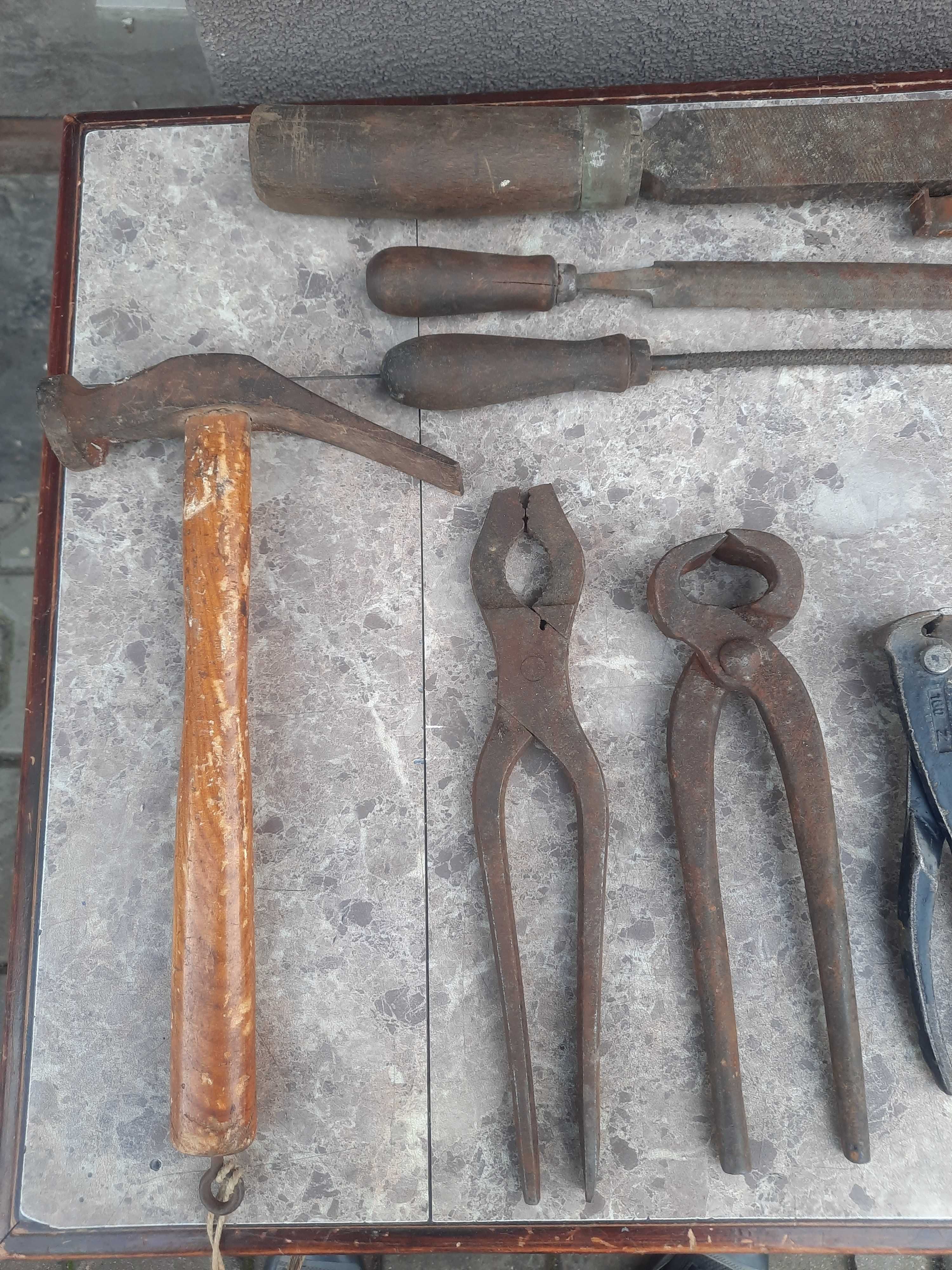 Zestaw starych narzędzi młotek klucze pilnik inne