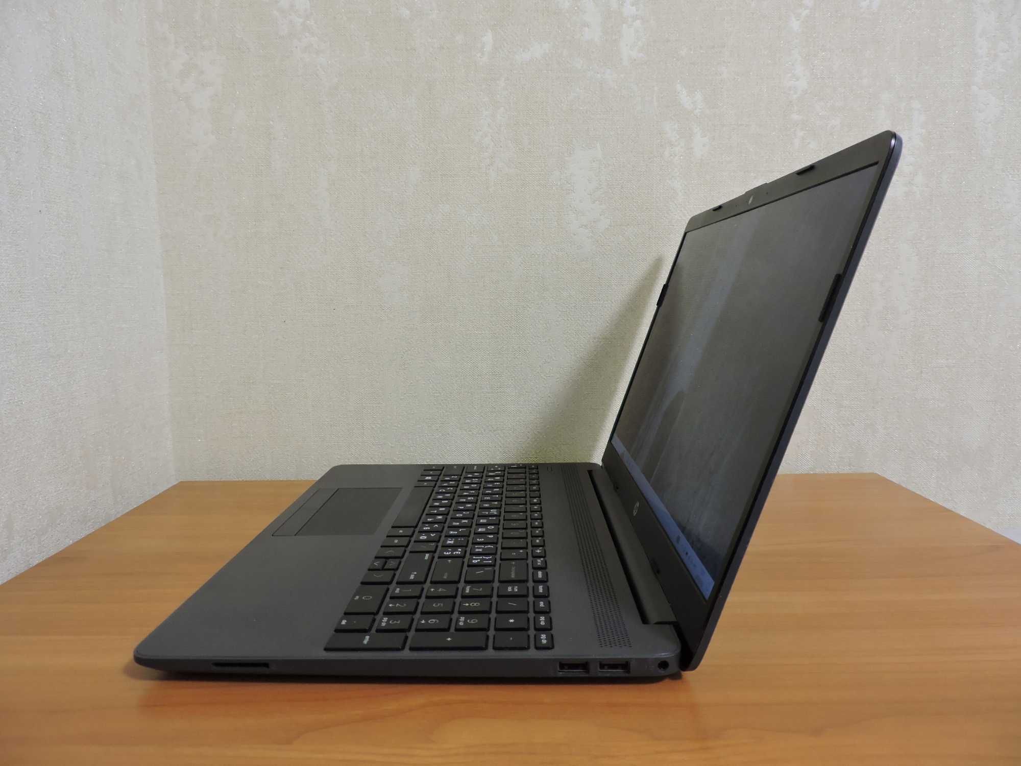 HP 250 G8/15.6" FHD IPS/Ryzen 5 5500U/ОЗУ 8Gb/SSD 256Gb/Vega
