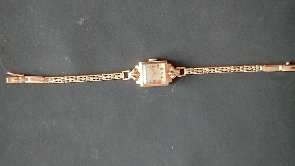 Продам золотий годинник ЗАРЯ с браслетом