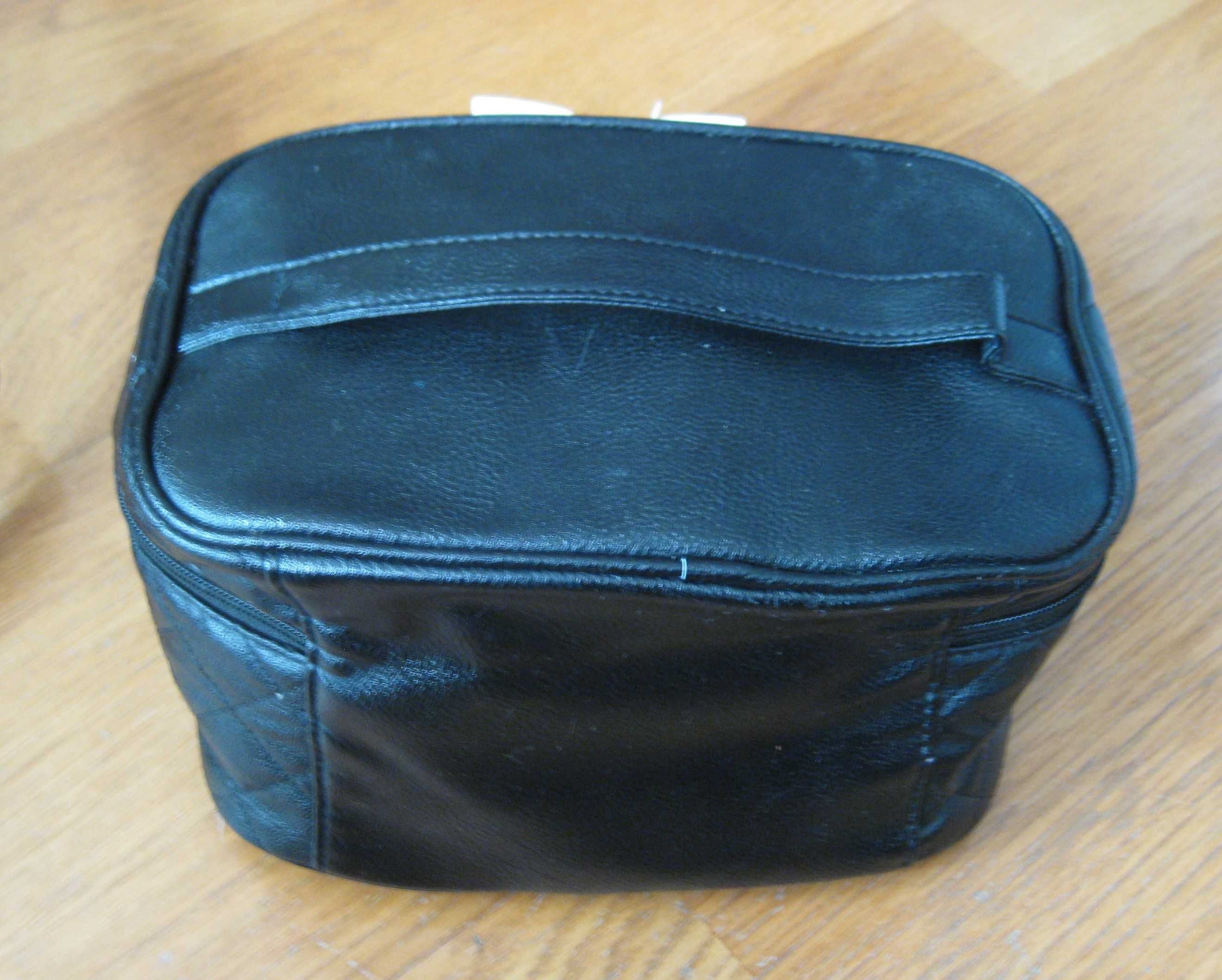 Necessaire Preto c/ Laço