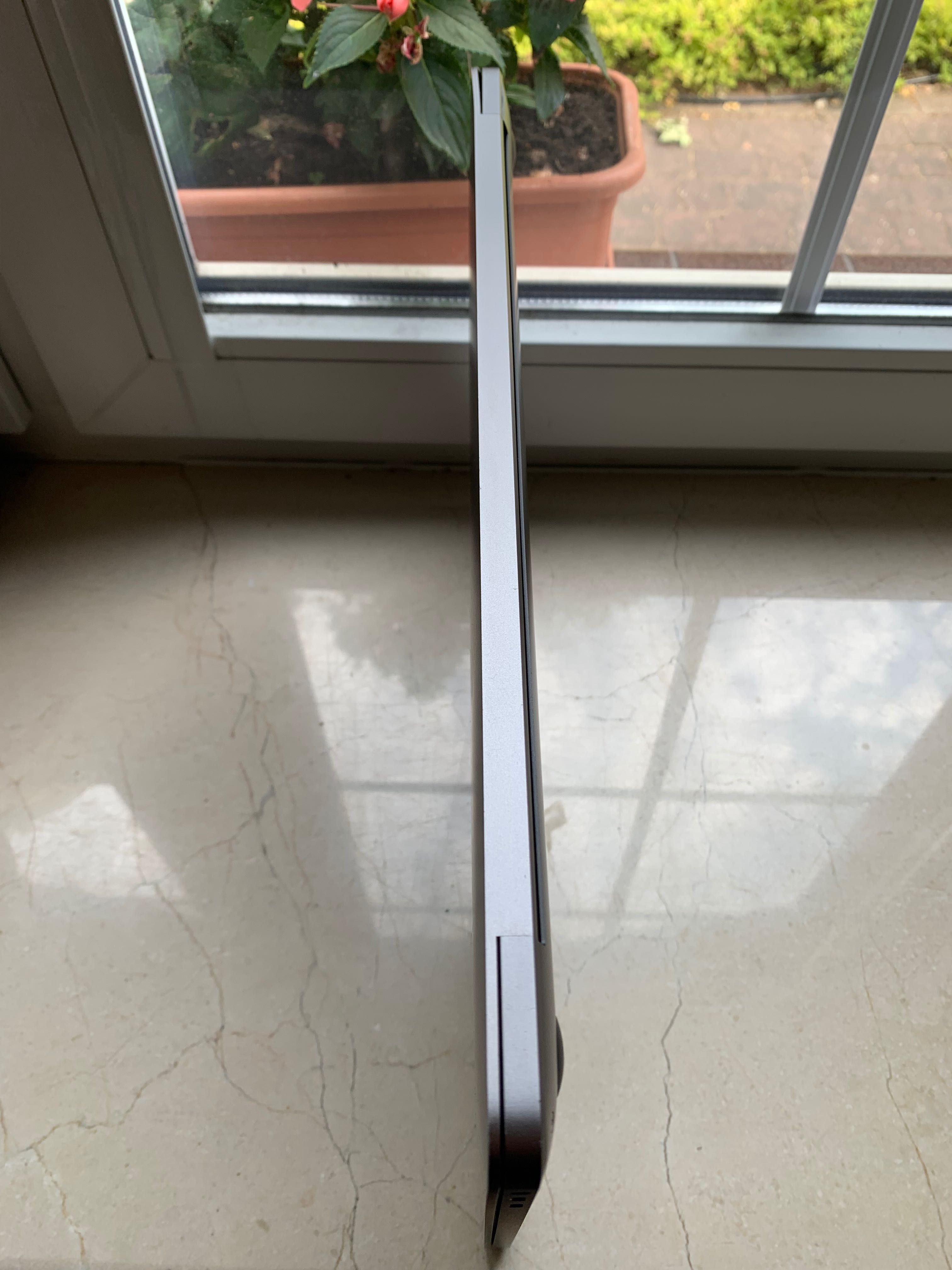 MacBook Pro 16” A2141 | 2019 – i7 / 32 GB / 500 GB SSD – uszk matryca