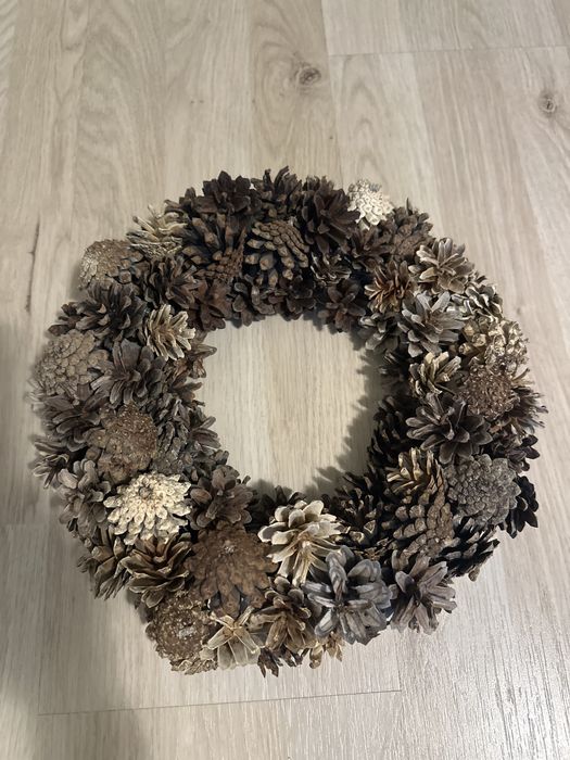 Wianek z szyszek