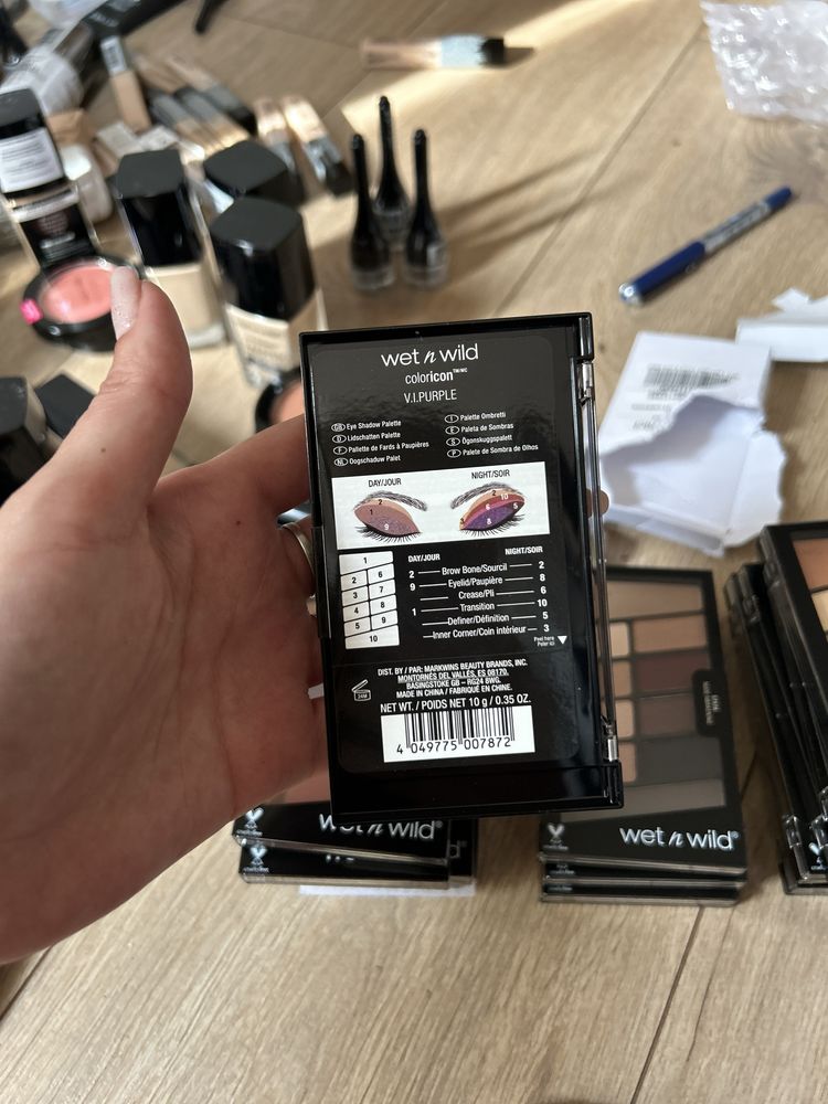 Cienie do powiek WET N WILD różne kolory