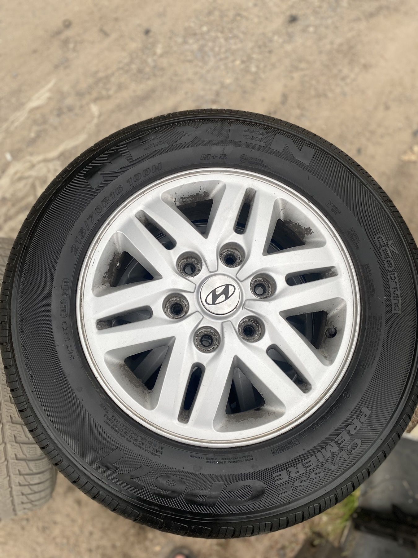 Диски  R16   6*139.7   Hyundai  и шины.