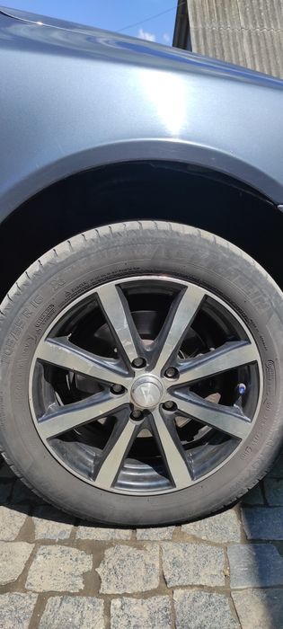 Автомобіль в гарному стані.