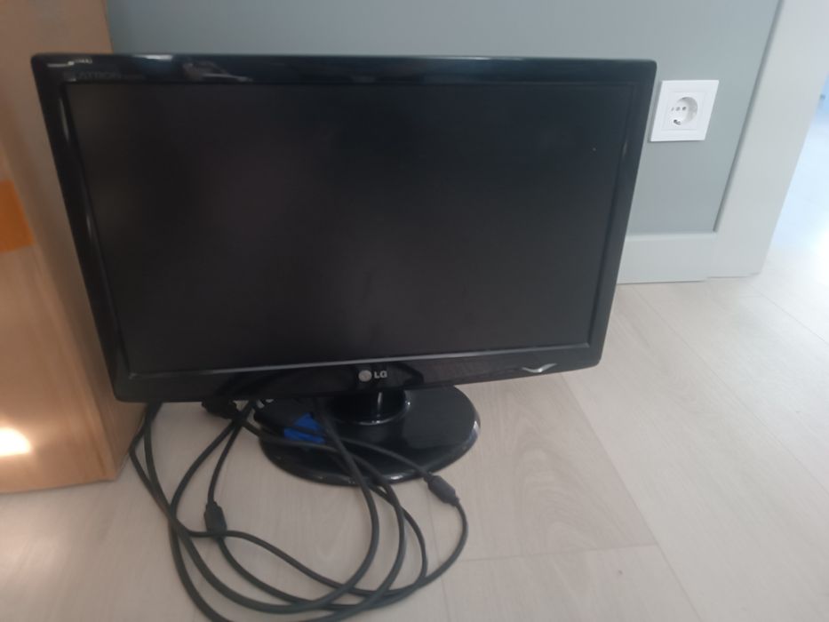 Монітор LG діагональ 20"