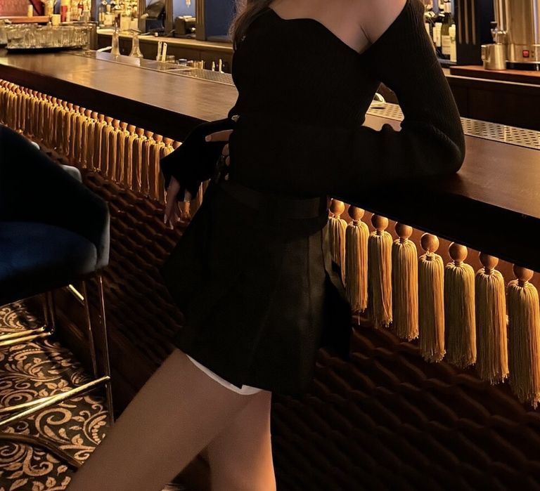 Спідниця з трендовою білою підкладкою