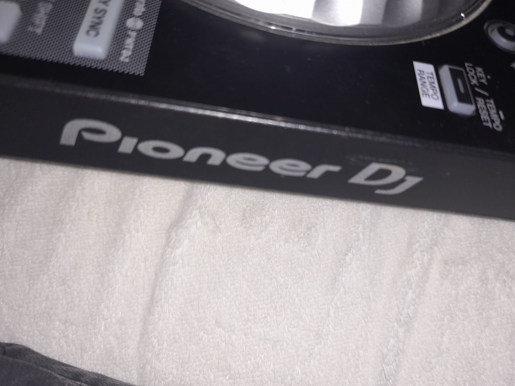 Mesa de DJ pioneer DDJ-SR2