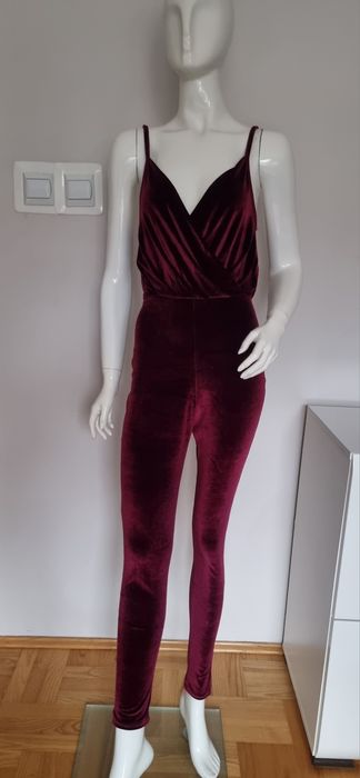 Elastyczny aksamitny welurowy kopertowy kombinezo sylwester missquide