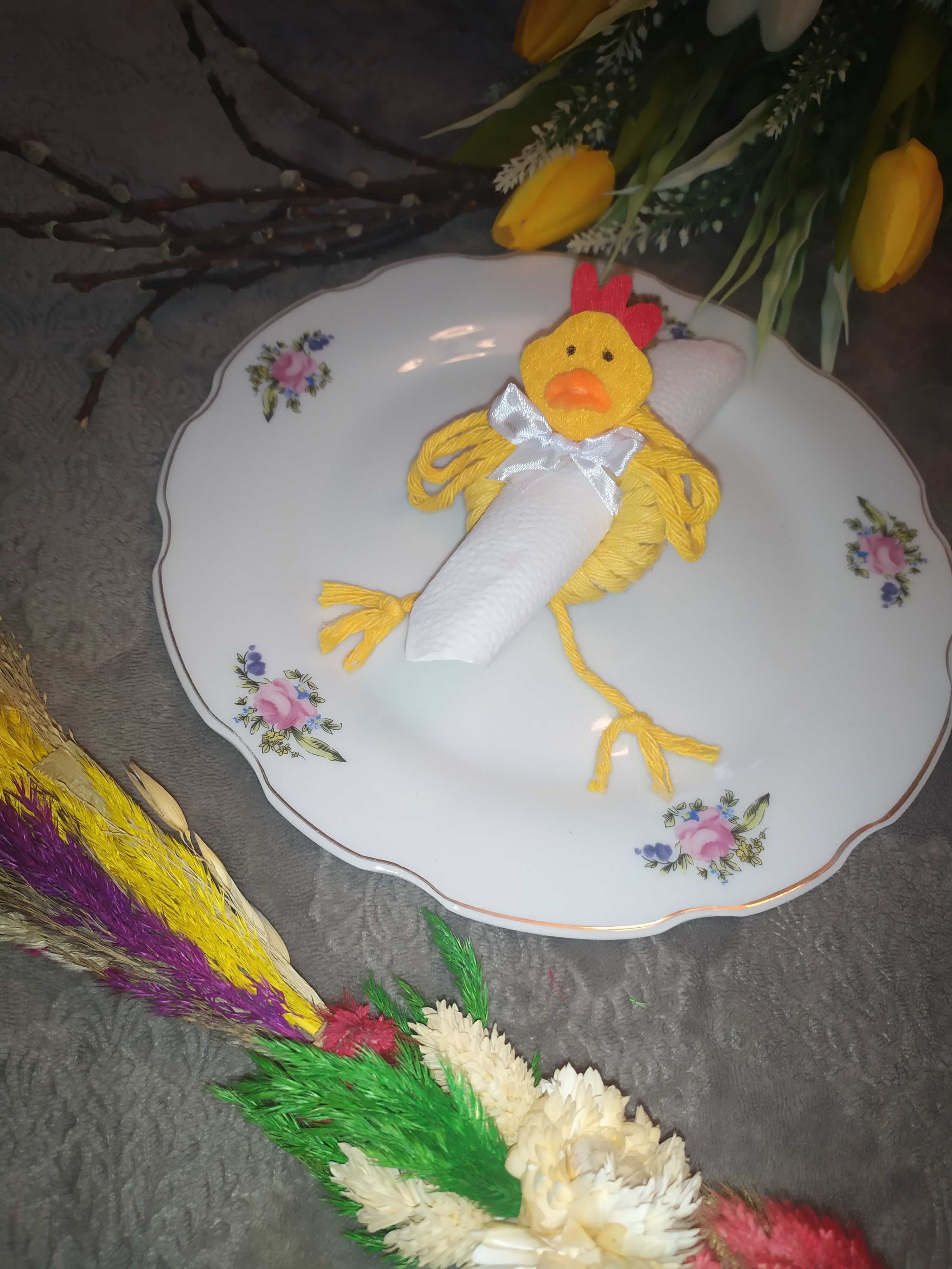 Wielkanocna ozdoba żółty kurczak handmade rękodzieło z filcu i sznurka