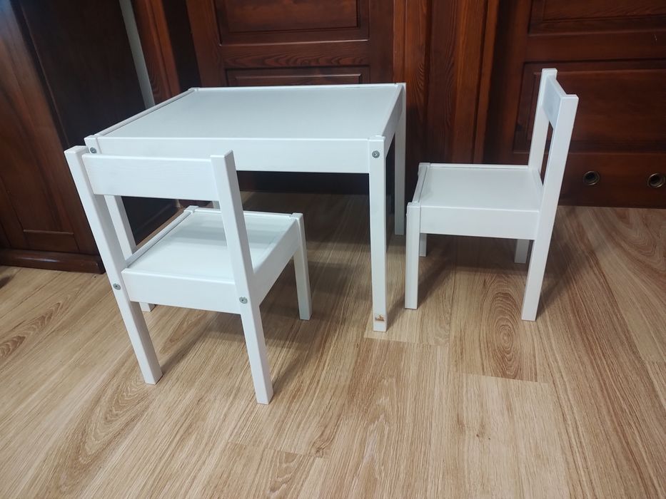 Nowy Zestaw mebli dziecięcych
stolik plus krzesełka
Pinolino COLORS 50