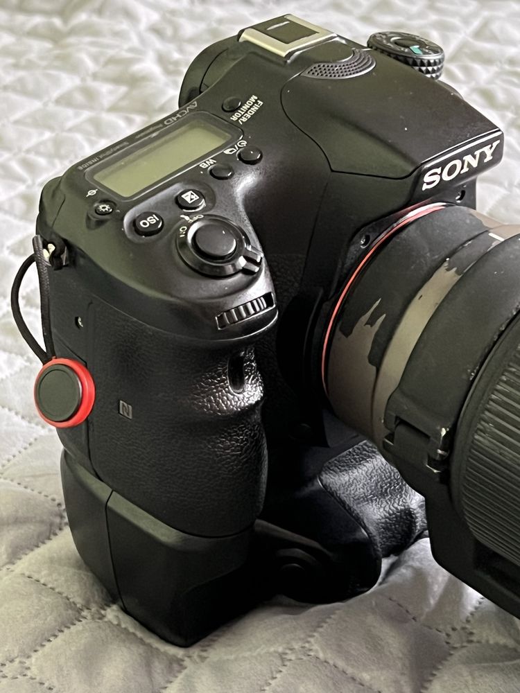 Sony A77 II Body w Dobrym Stanie + Grip i Akcesoria