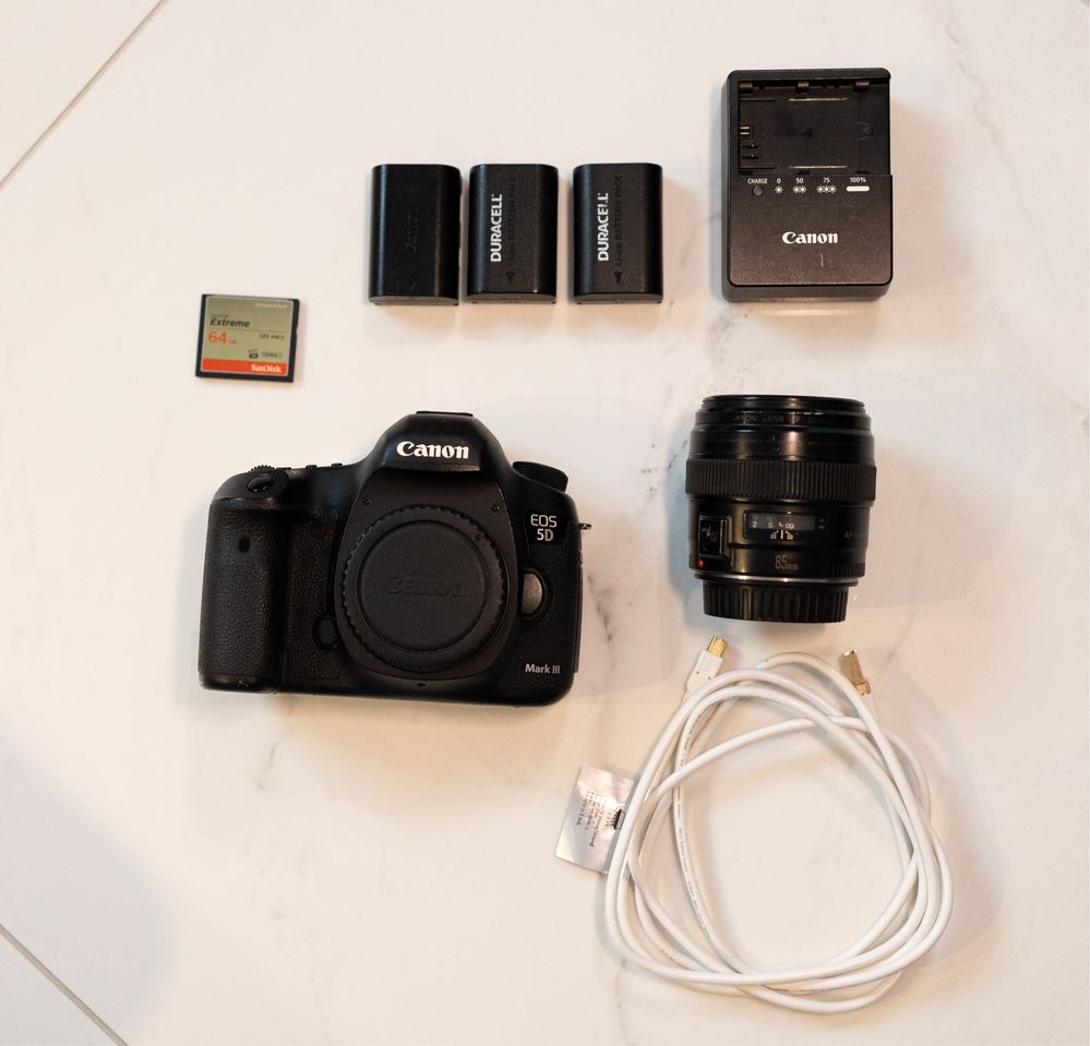 Aparat Canon EOS 5D mark III body z obiektywem 85mm