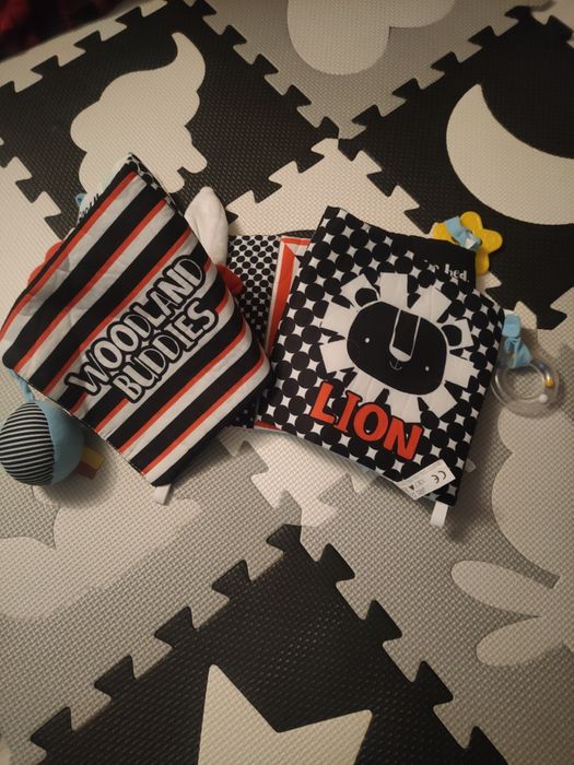 Książeczka i kostka dla niemowlaka