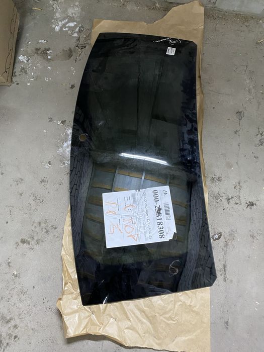 Стекло крышки багажника на Jeep Grand Cherokee