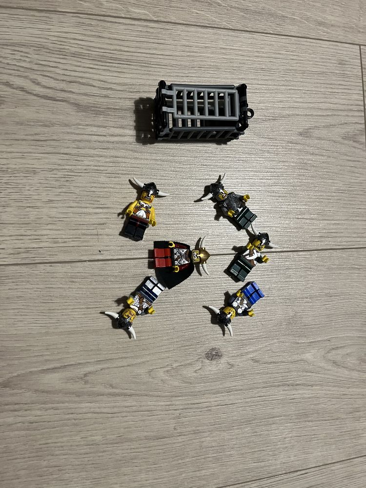 Lego 7018  + kadłub  7018 łódź wikingów