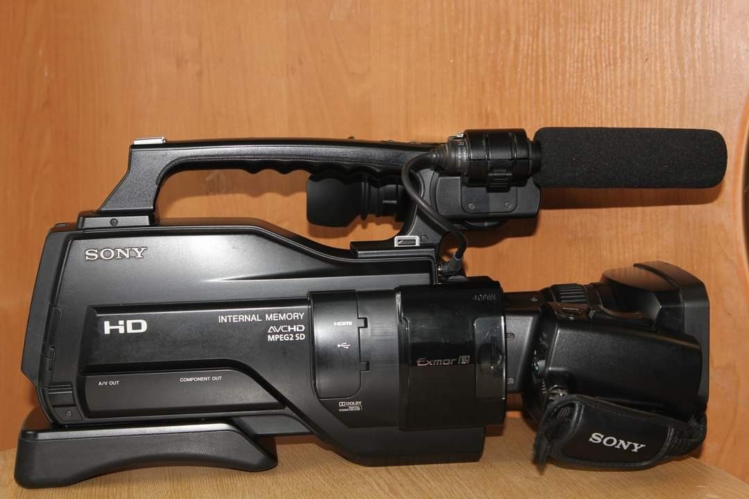 Професійна відеокамера SONY HXR mc1500