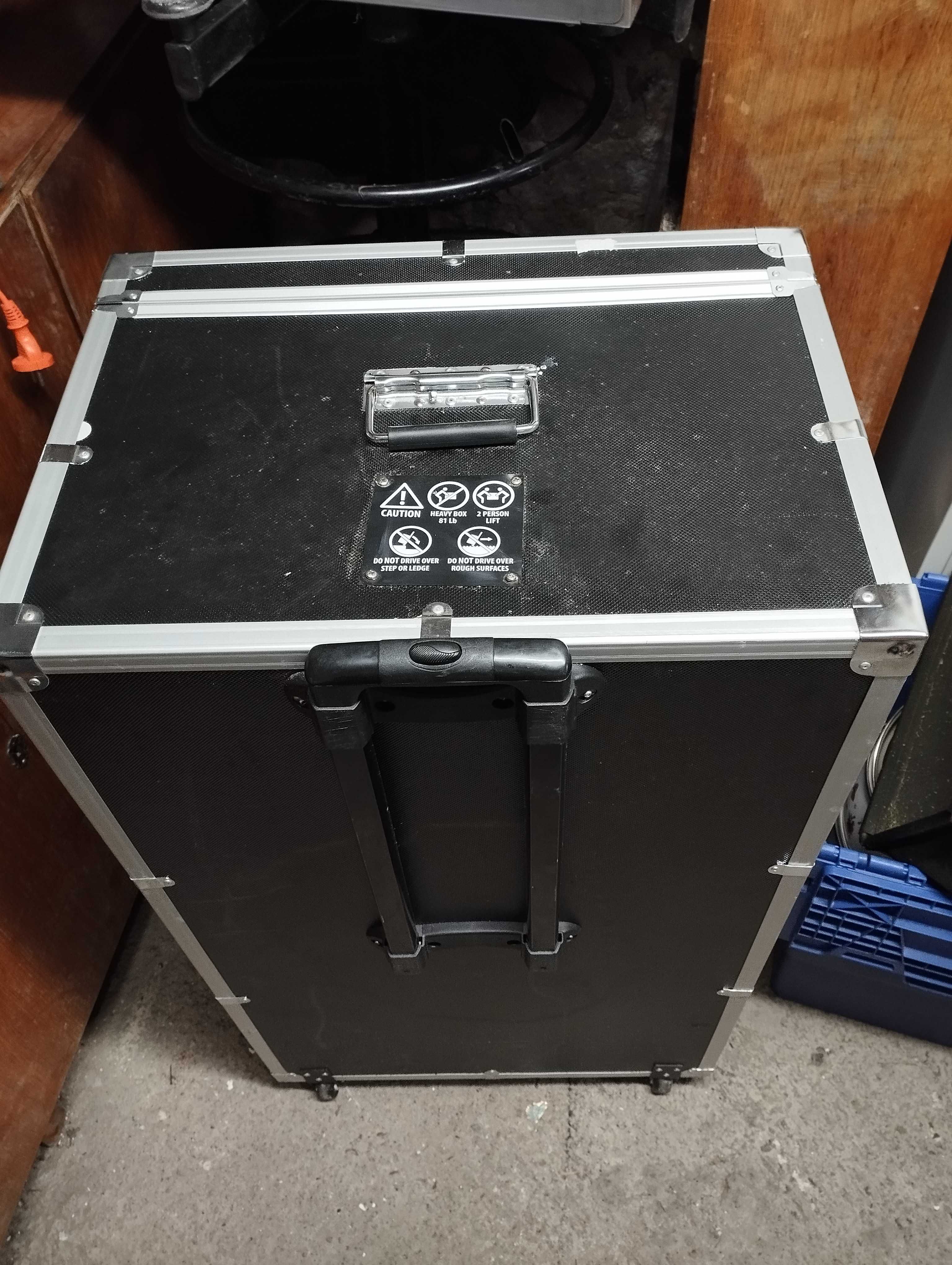 Skrzynia transportowa, case