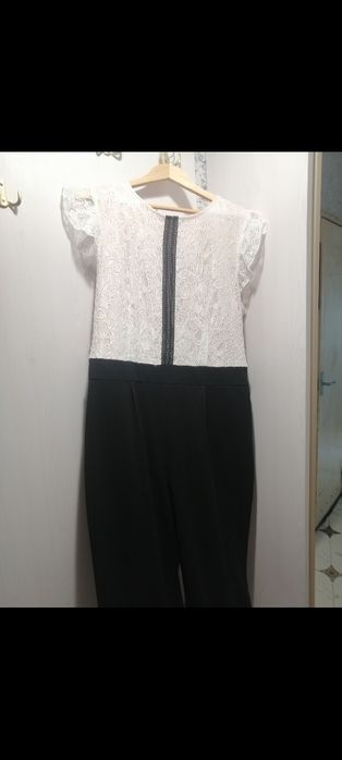 Продам стильний та святковий комбінезон. Розмір 52-54.