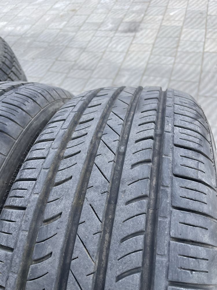 215/60R16 Пара літніх шин в дуже хорошому стані