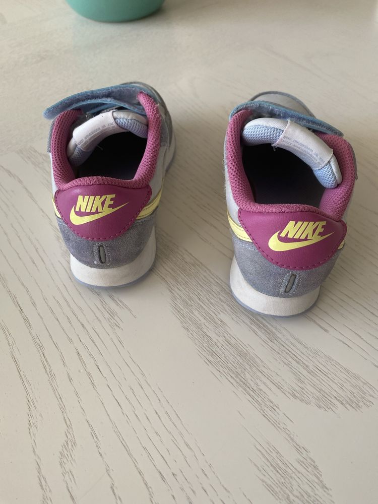 Sneakersy dziewczęce Nike 29.5