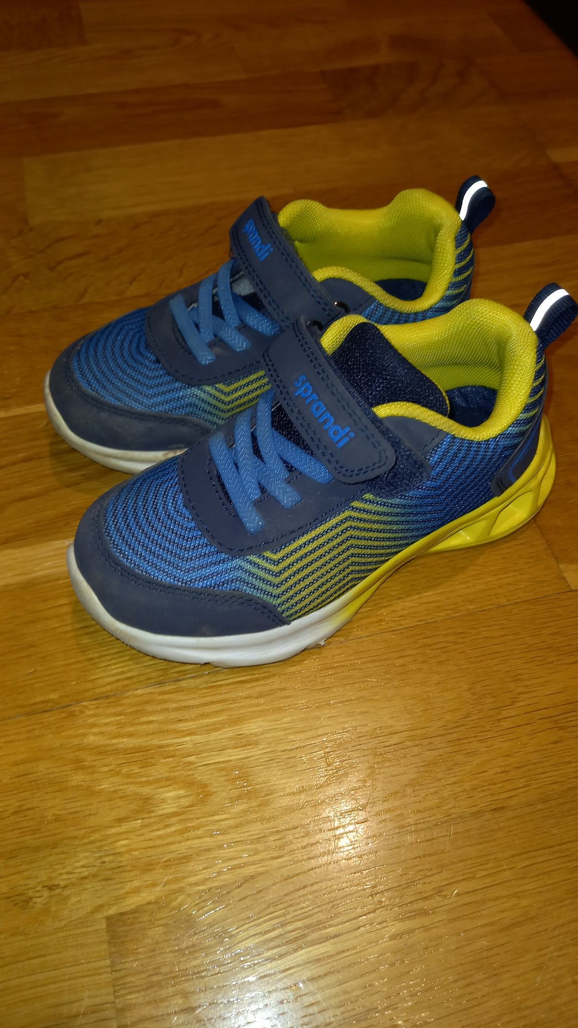 Buty sportowe Sprandi 27