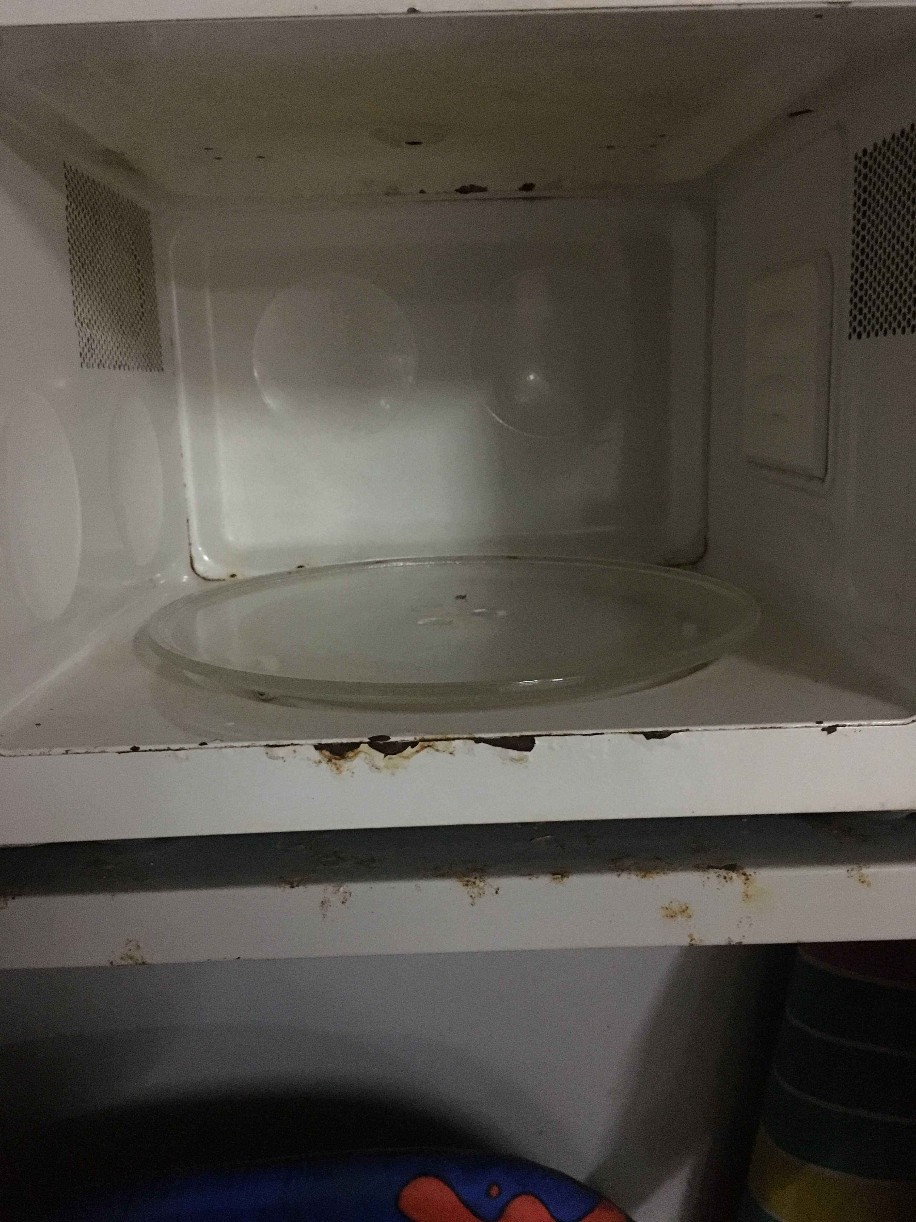 Micro-Ondas Mei a funcionar
