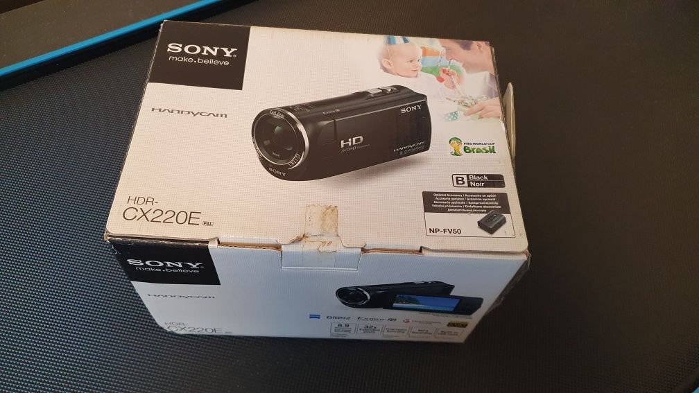 Видеокамера Sony HDR-CX220E