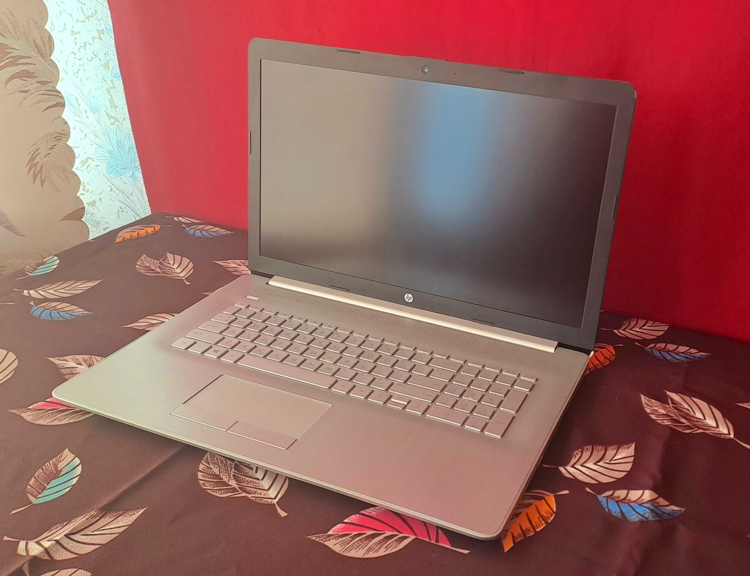 Ноутбук HP Laptop 17 FHD IPS intel core i5-1035g1 16GB 256GB SSD Б/В
