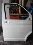 Двери vw t5 Двері Volkswagen T5 передні праві ліві голі в асортименті.
