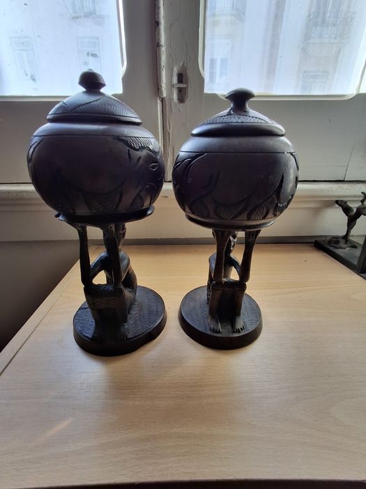 Par caixas esculturas africanas em madeira cerca 25 cms