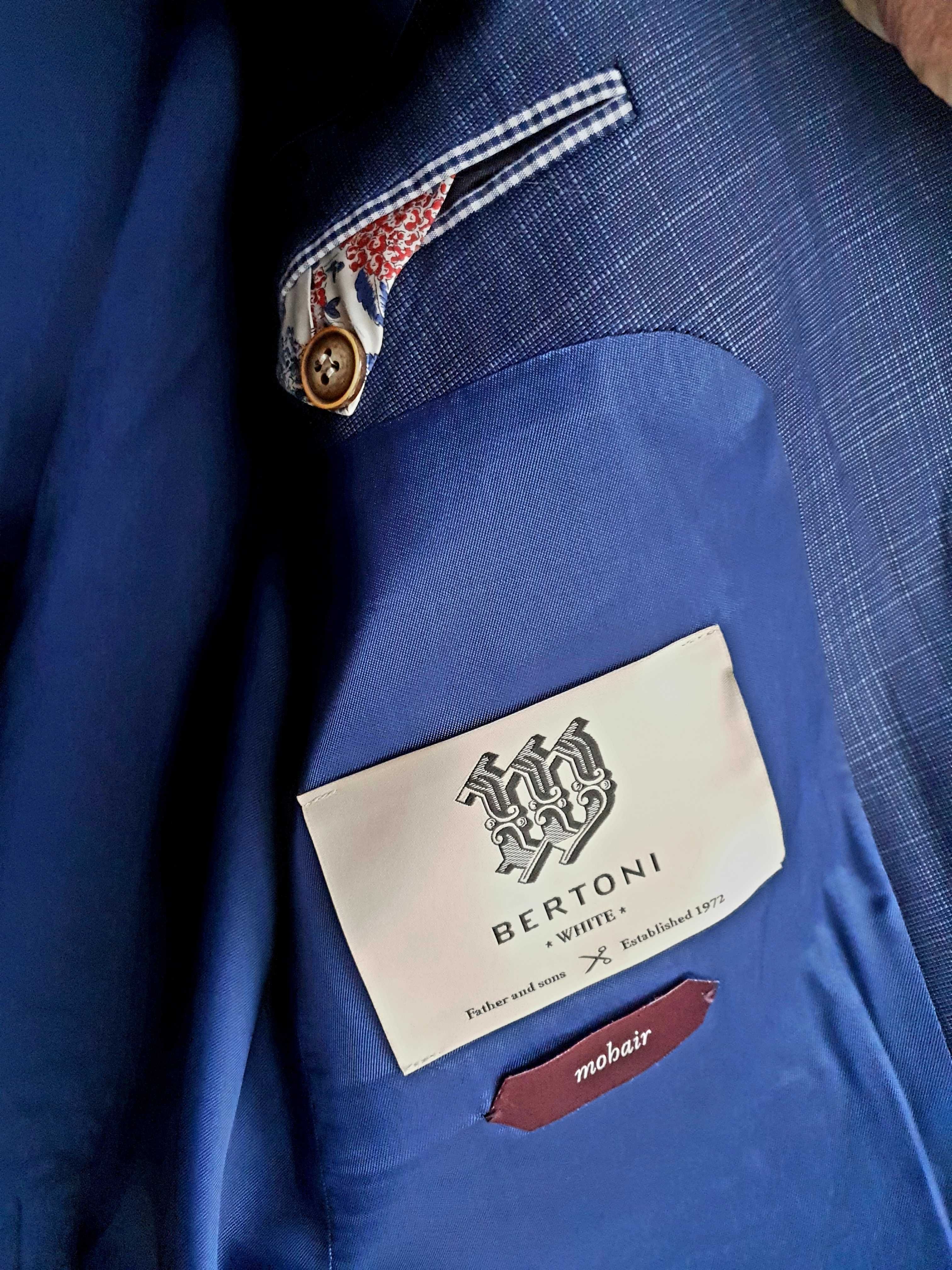 Продам модный оригинальный лёгкий ( шерсть ) пиджак Bertoni ( Дания )