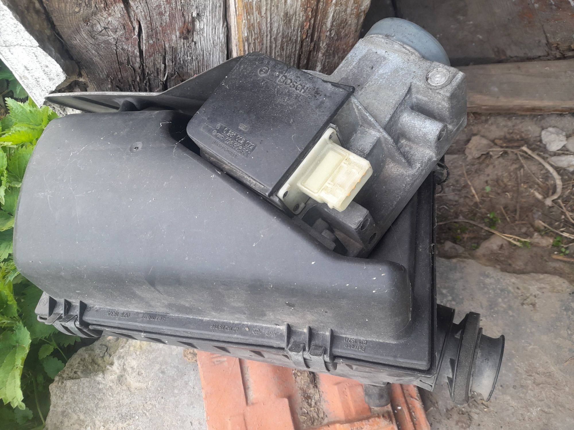 Повітряний фільтр з розходоміром ауді 80 б4 1.9тді
