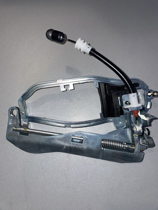 ручки, рамки,механізми,скілет,тросіки ручок до БМВ Е34,38,39,46,53,60