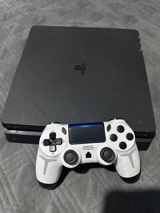 PlayStation 4 Slim + Comando novo