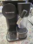 Máquina de Café DELONGHI Nespresso Lattissima One Evo EN510.B Preto