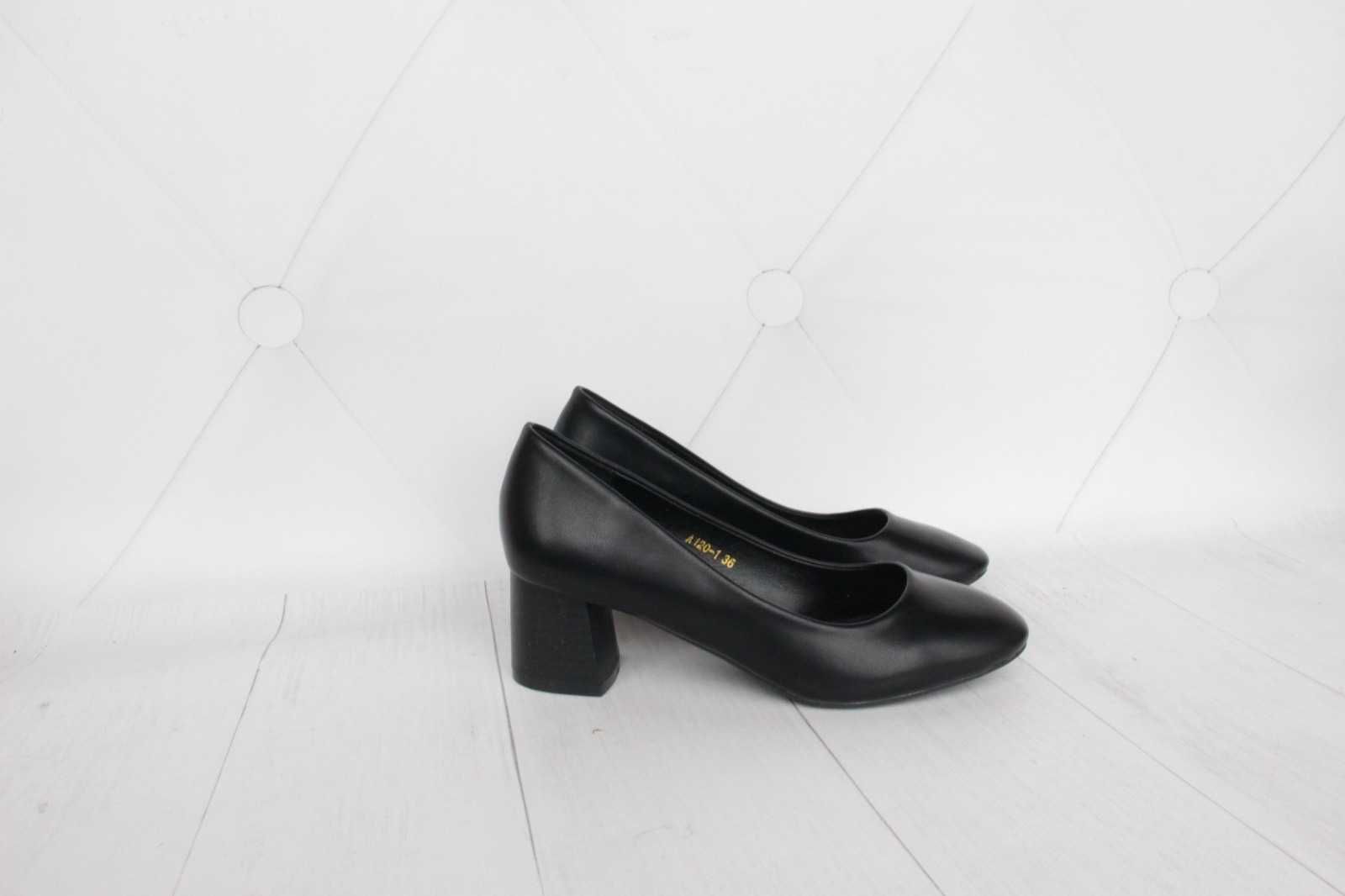 Универсальные черные туфли
