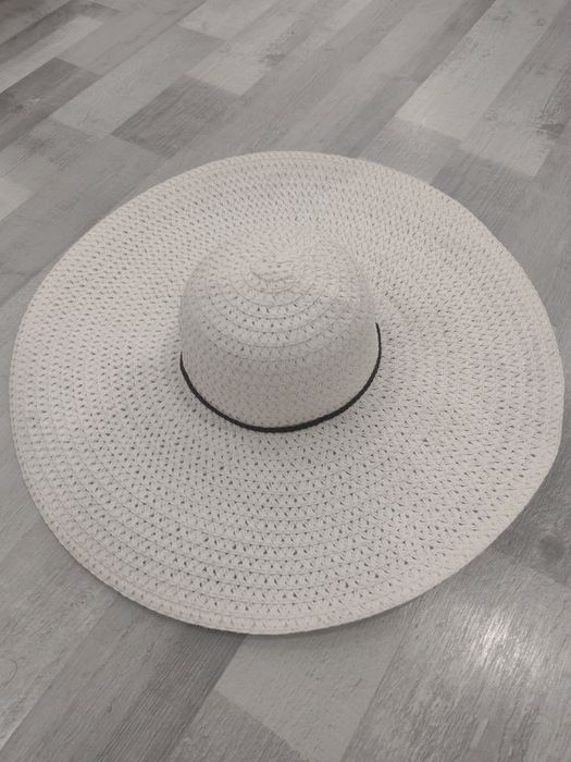 Kapelusz słomkowy Reserved biały