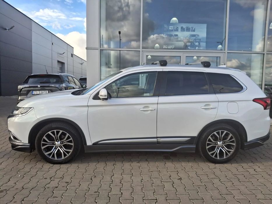 Mitsubishi Outlander Mitsubishi Outlander 2.0 Benzyna 4X4 Automat 150 KM 2017r Instyle Nav
